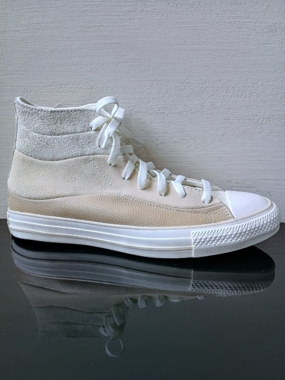 Converse Men's Chuck Taylor All Star High Top Leather Sneaker in Nice Looking